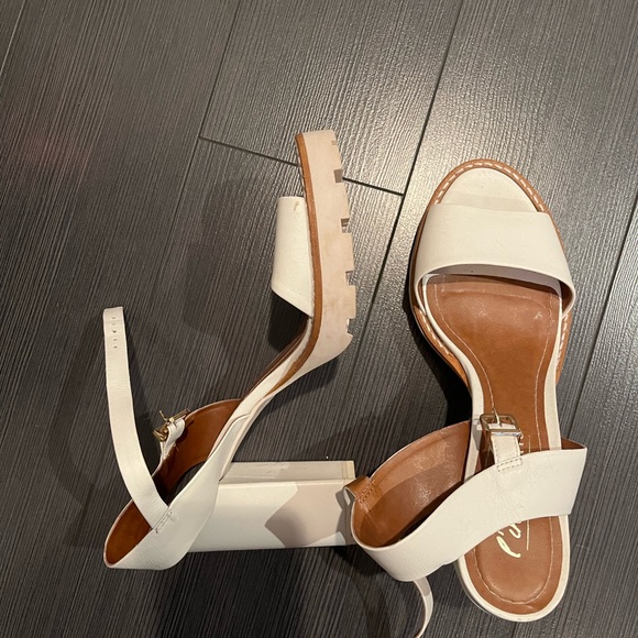 Cute strappy heels from l’Intervalle!! - Picture 2 of 5